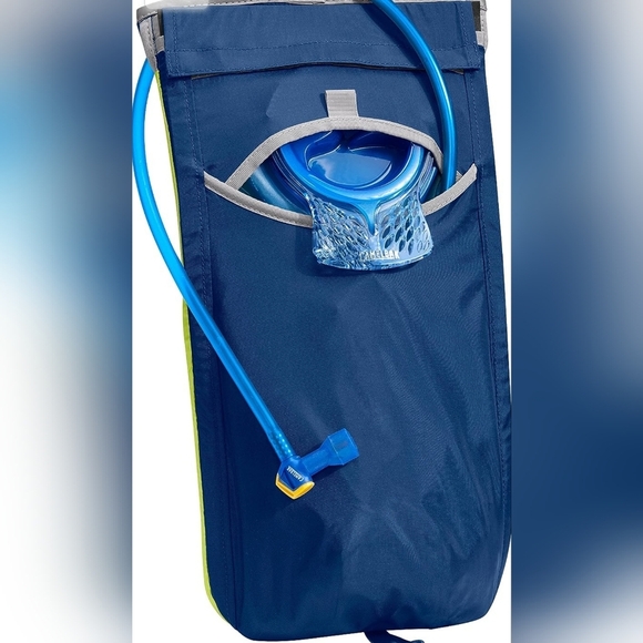 Camelbak Arete 22 70oz - Picture 6 of 6